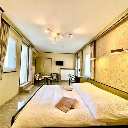 Bed & Breakfast Du Chateau - Breakfast Not Included 3*