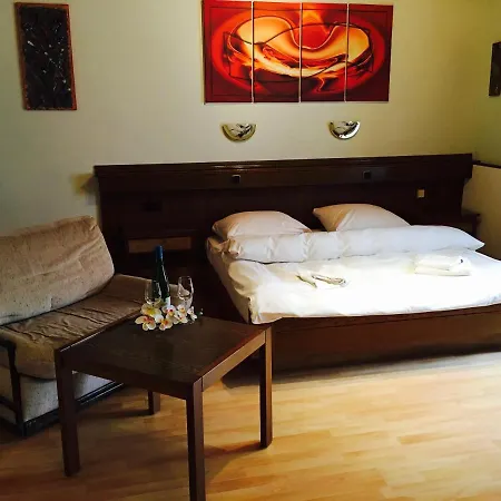 Bed & Breakfast Du Chateau - Breakfast Not Included Vianden