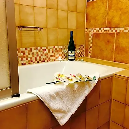 Du Chateau - Breakfast Not Included 菲安登