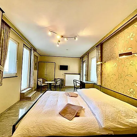 酒店 Du Chateau - Breakfast Not Included 3*
