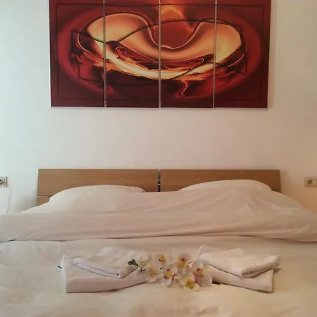 Bed & Breakfast Du Chateau - Breakfast Not Included Vianden