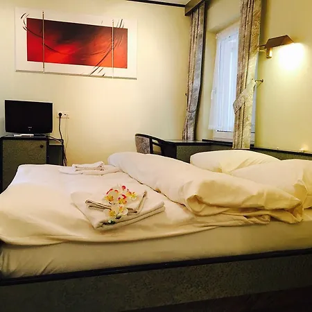 Du Chateau - Breakfast Not Included 3* 菲安登
