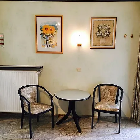 Du Chateau - Breakfast Not Included 酒店 3*