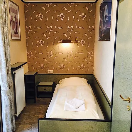 Bed & Breakfast Du Chateau - Breakfast Not Included 3* Vianden
