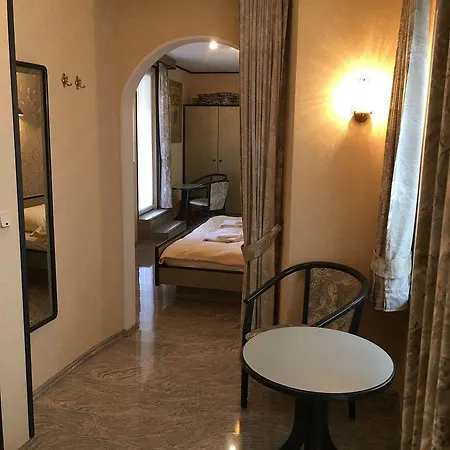 Hotel Du Chateau - Breakfast Not Included