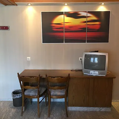 Du Chateau - Breakfast Not Included 酒店 菲安登