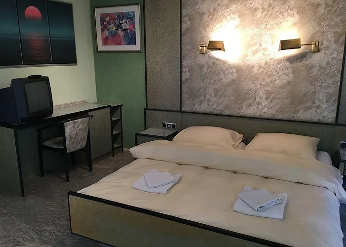 Du Chateau فيانْدْنْ